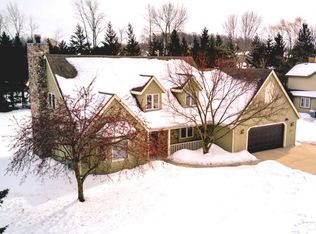 374 Streamside Ct, Grafton, WI 53024