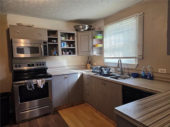 3rd image of 3838 Old Gordon Rd NW