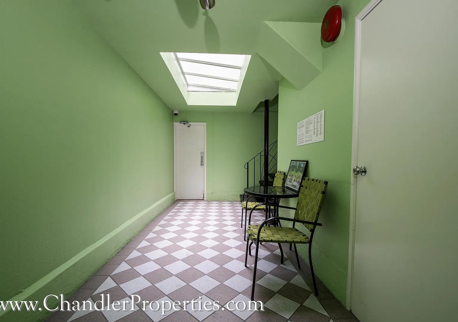 525 Cole Street Apt — Photo 2