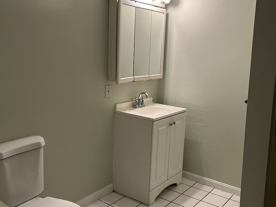 2nd image of 26 Carson St