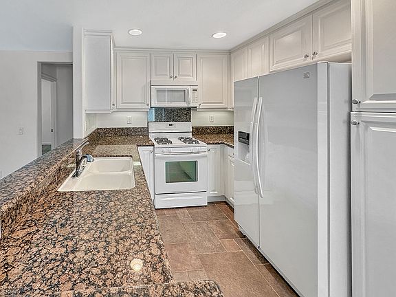 4th image of 19413 Opal Ln
