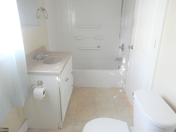 4th image of 309 Estes St