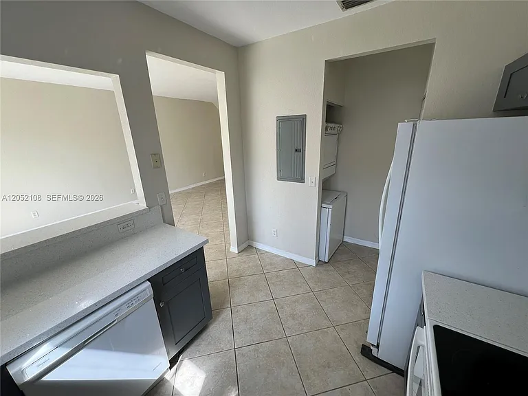 100 SW 15th Ave — Photo 16