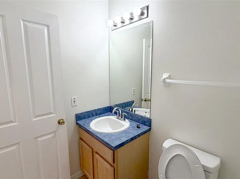 203 Madison Cir — Photo 42