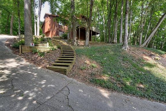 2nd image of 701 Lazywood Dr