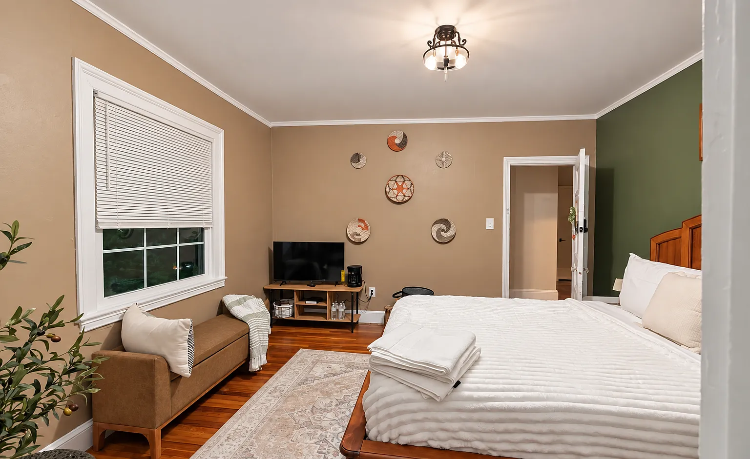 1 bed, 3893 sqft, $1,200 — Photo 3