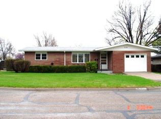 904 E Edward St, Garden City, KS 67846