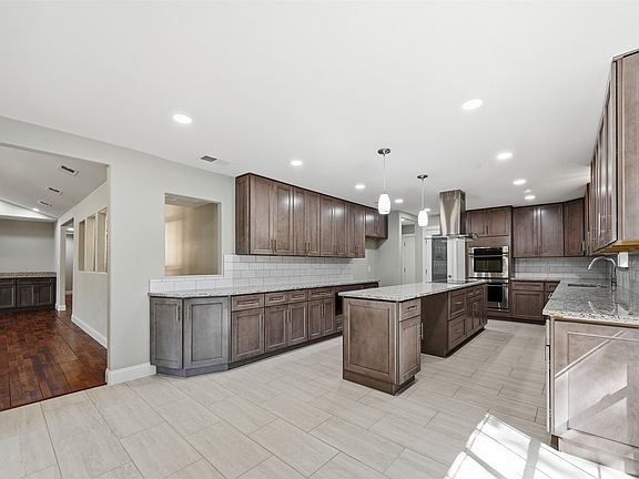 4th image of 205 Yacht Club Dr