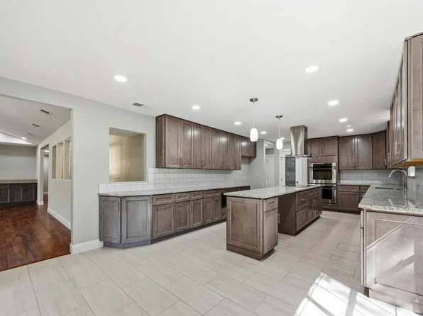 205 Yacht Club Dr, Rockwall, TX 75032