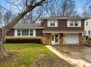 2705 W Castle Ct, Peoria, IL 61614