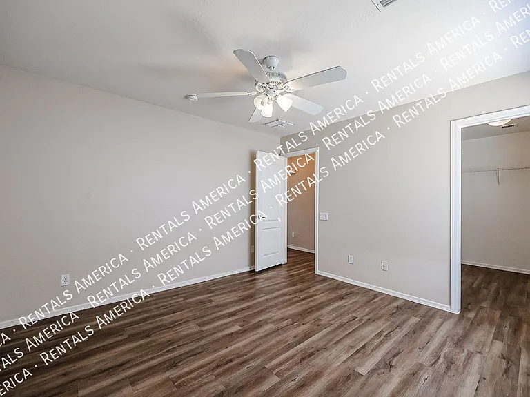 910 S 118th Ln — Photo 20