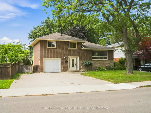 7 Delmar Dr, Hamilton, ON L9C 1J2