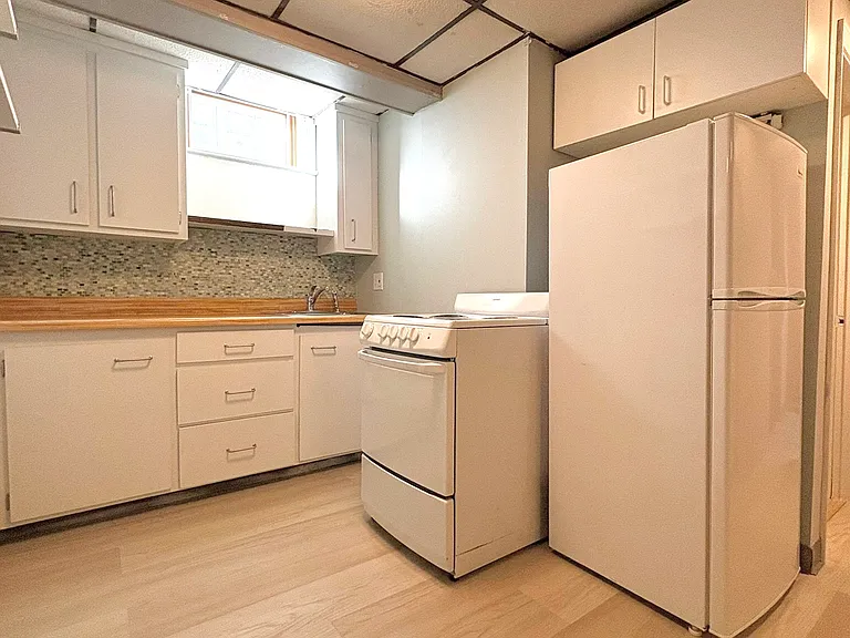 Full kitchen