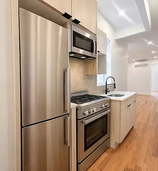 1858 Putnam Ave #1R — Photo 2