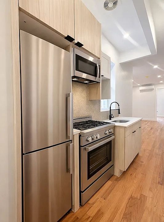 2nd image of 1858 Putnam Ave APT 1R
