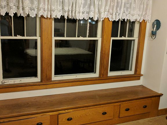  DINING RM. WINDOW SEAT