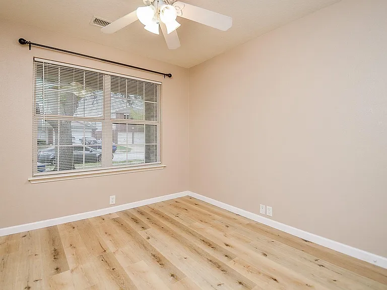 4818 King Hallow Ln — Photo 24