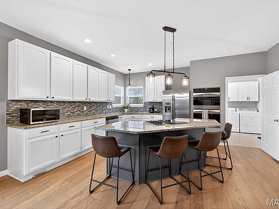 4th image of 564 Oakwood Dr