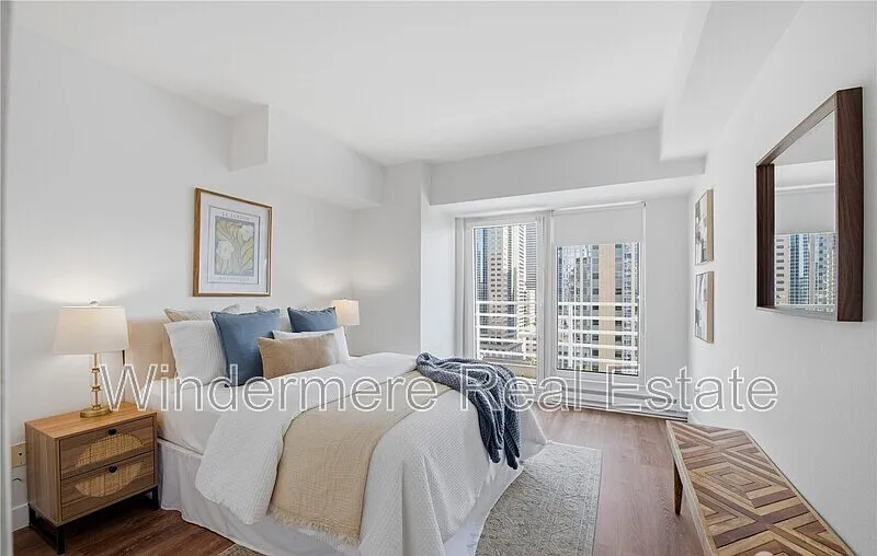 2 bed, 2.0 bath, 998 sqft, $1,950 — Photo 3