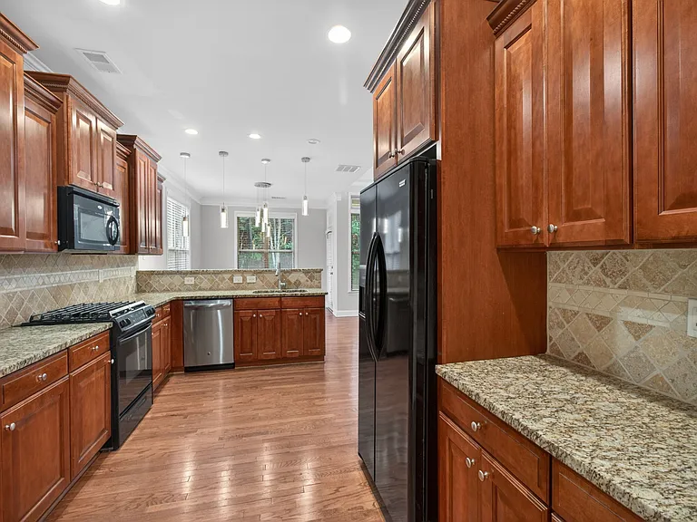 2935 Whitfield Ave — Photo 37