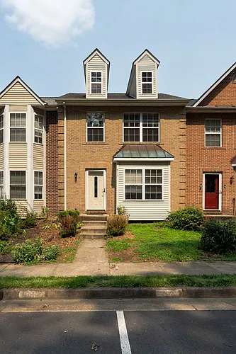 413 Lakeview Ct Photo 1