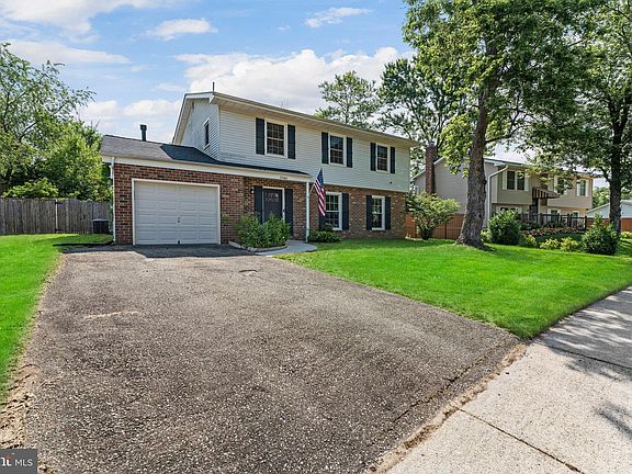 3rd image of 1044 Christmas Ln