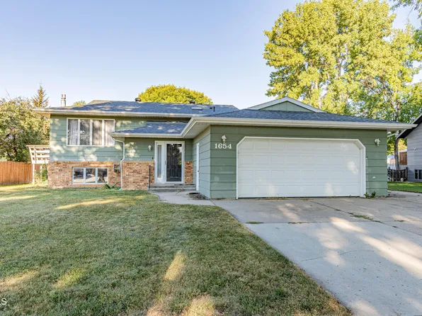 1654 Pocatello Dr, Bismarck, ND 58504