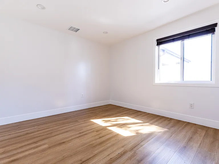 9738 N Lemona Ave — Photo 13