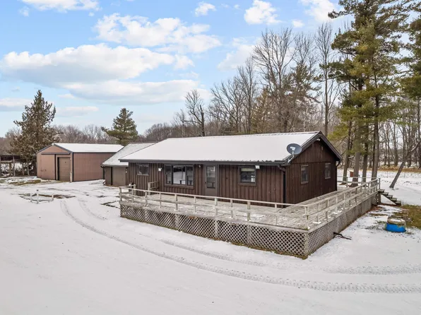 E9202 State Road 22, Bear Creek, WI 54922