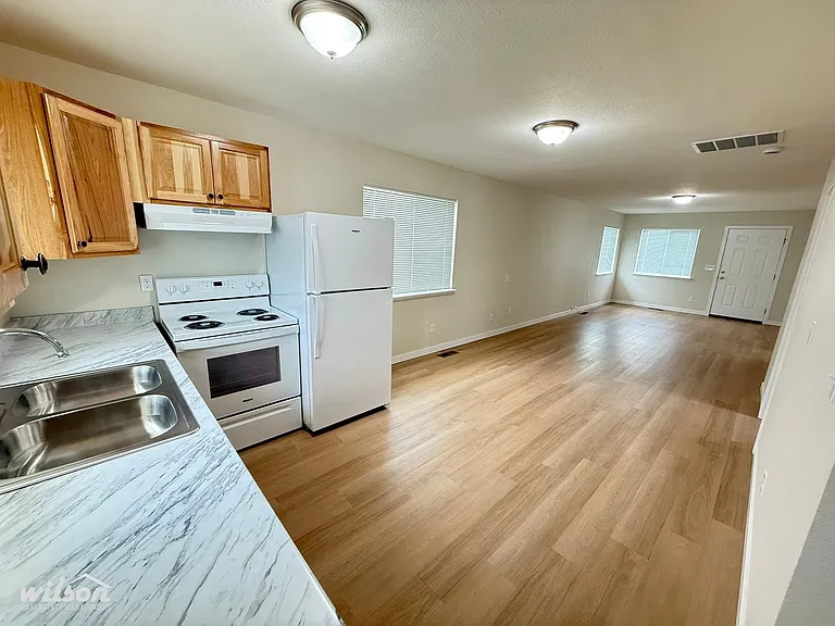 1112 Jefferson Ave — Photo 5