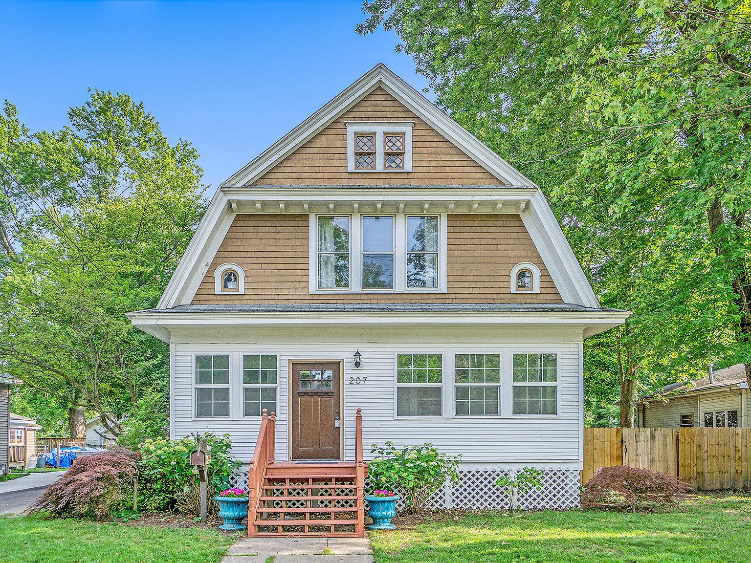 207 Spruce St, Dowagiac, MI 49047 Zillow