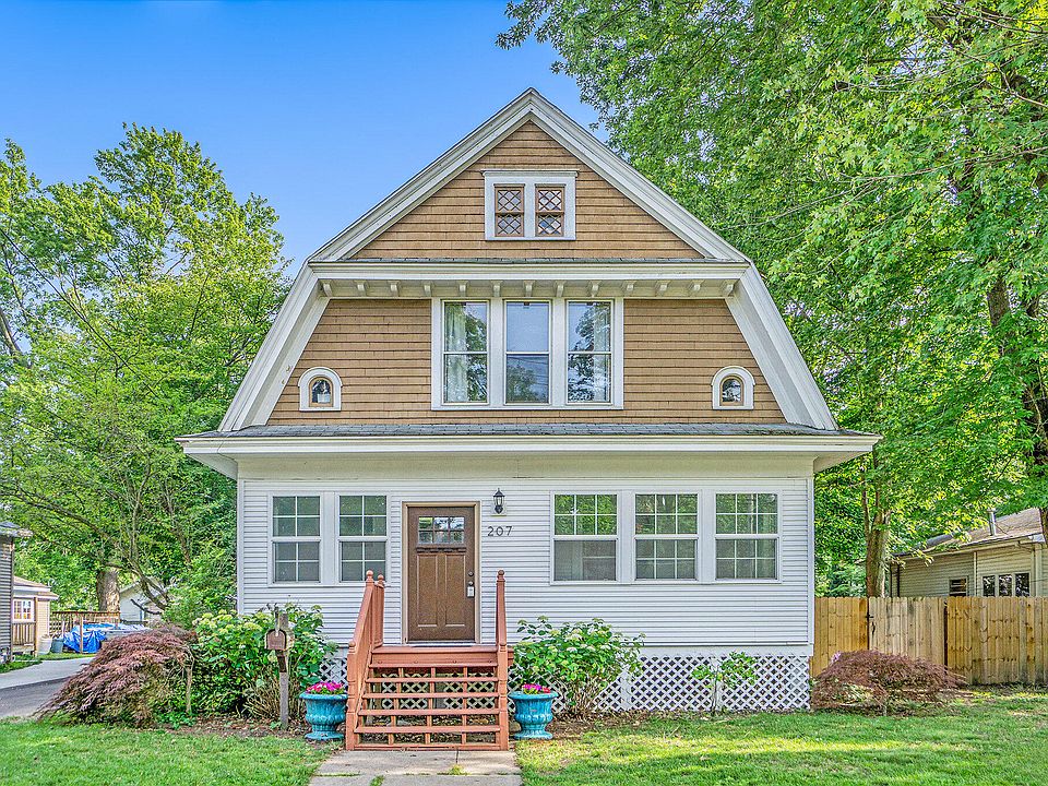 1st image of 207 Spruce St