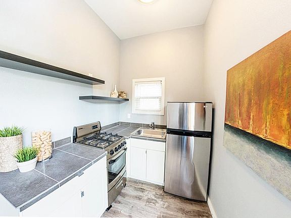 4th image of 623 Federal Ave E #303