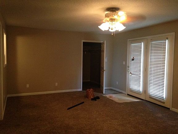 Large den with walk n closet