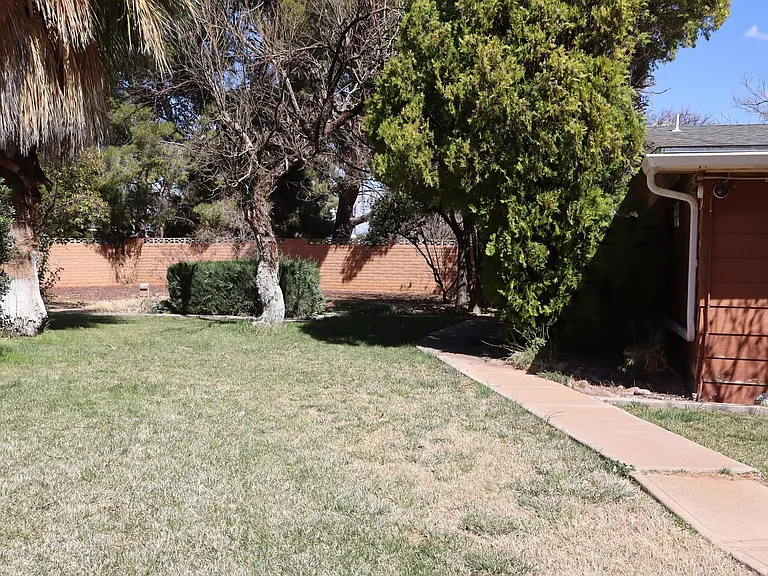 1810 Town And Country Dr — Photo 28