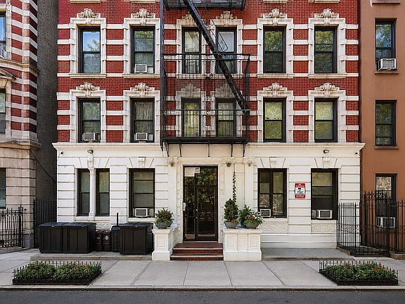 2nd image of 4 W 105th St APT 6A