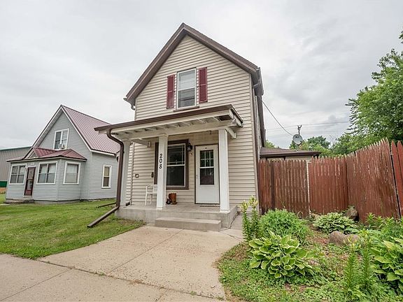 2nd image of 208 W Menomonie St