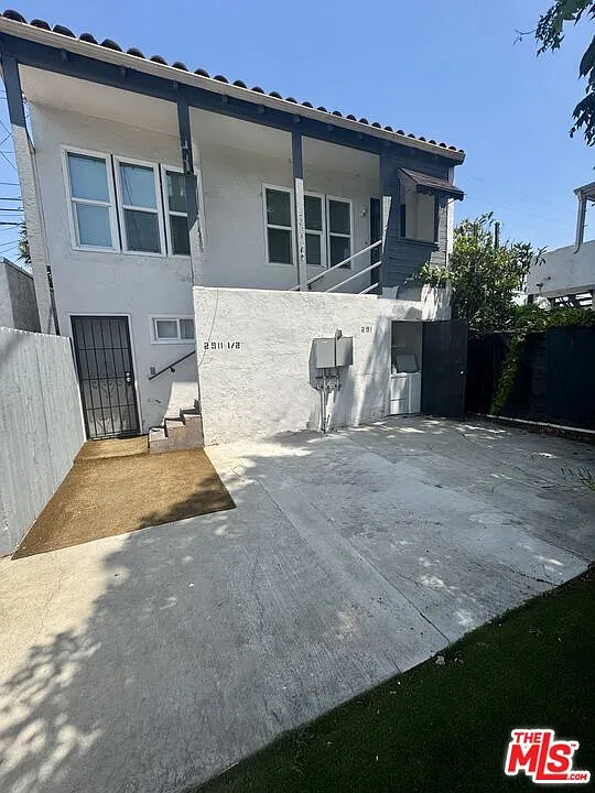 1 bed, 1.0 bath, 400 sqft, $2,300 — Photo 2