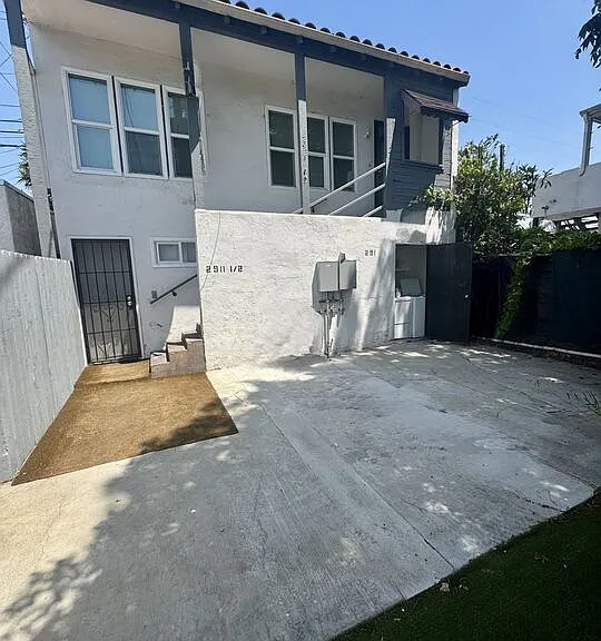 2911 W Florence Ave — Photo 2