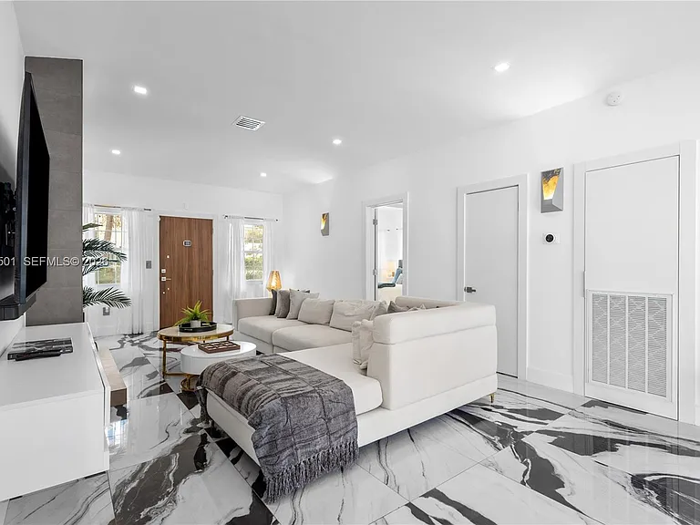 1544 Michigan Ave — Photo 42