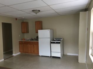 897 Park Ave APT 3, Woonsocket, RI 02895