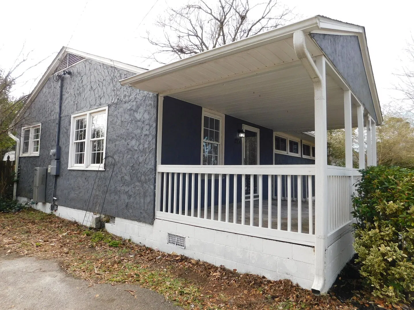 Newly Remodeled Home Northwoods Neighborhood — Photo 2