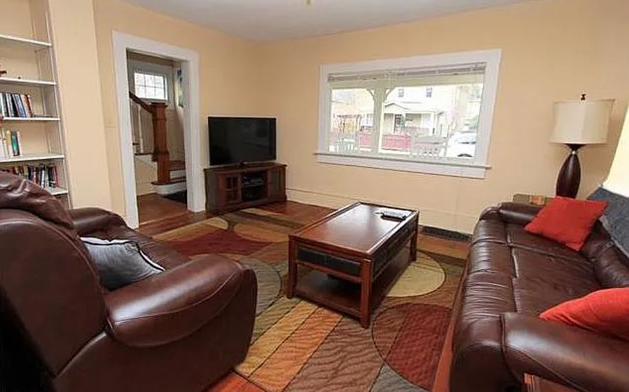 Living room (First Floor)