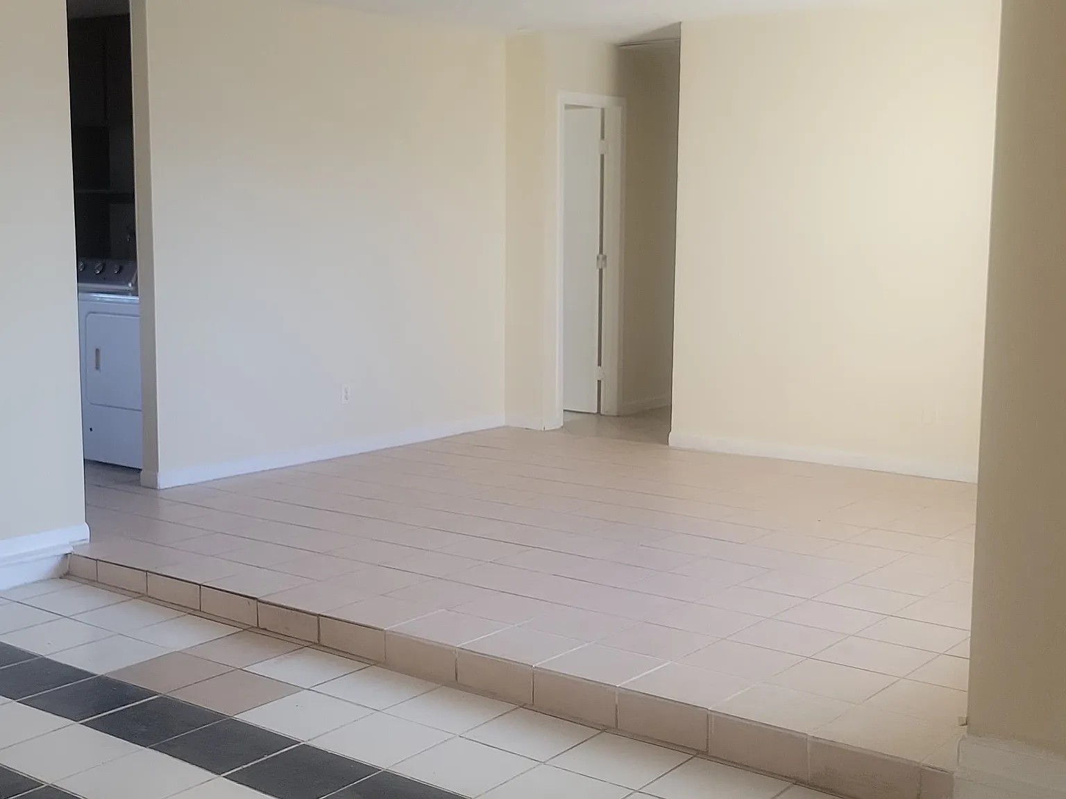 3 bed, 1438 sqft, $2,100 — Photo 3