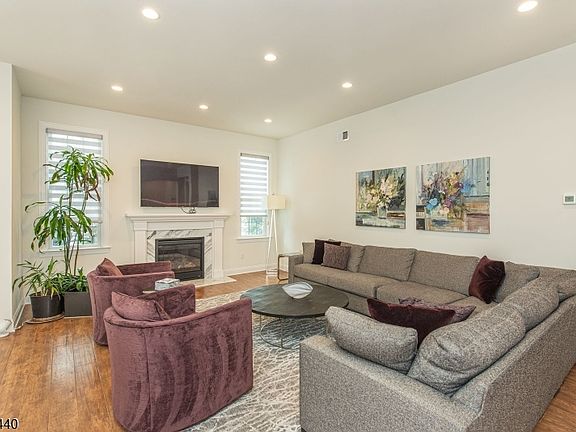 3rd image of 12 Beecher Ln