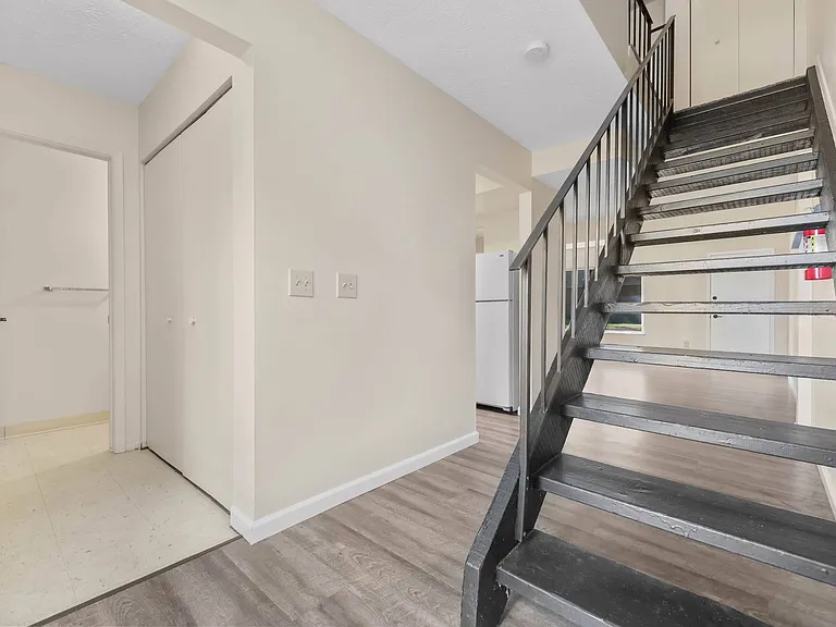 Indian Valley Apartments — Photo 21