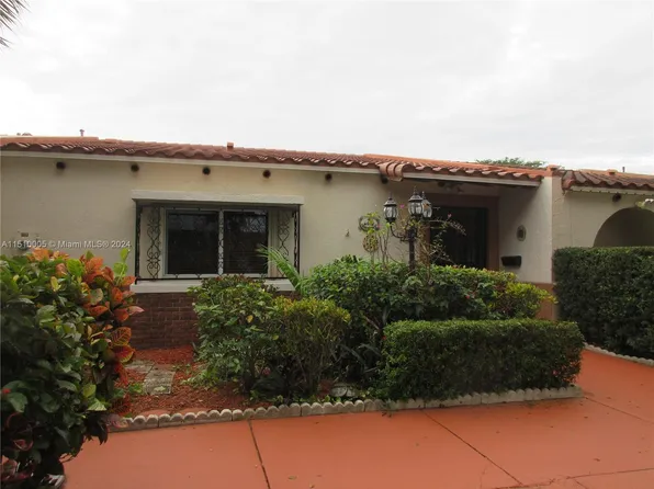 7010 Holly Rd, Miami Lakes, FL 33014