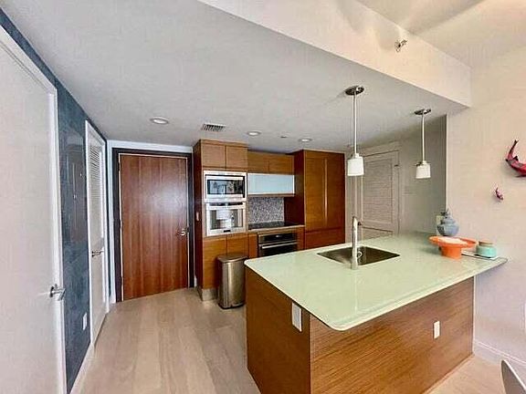 4th image of 5875 Collins Ave APT 1506