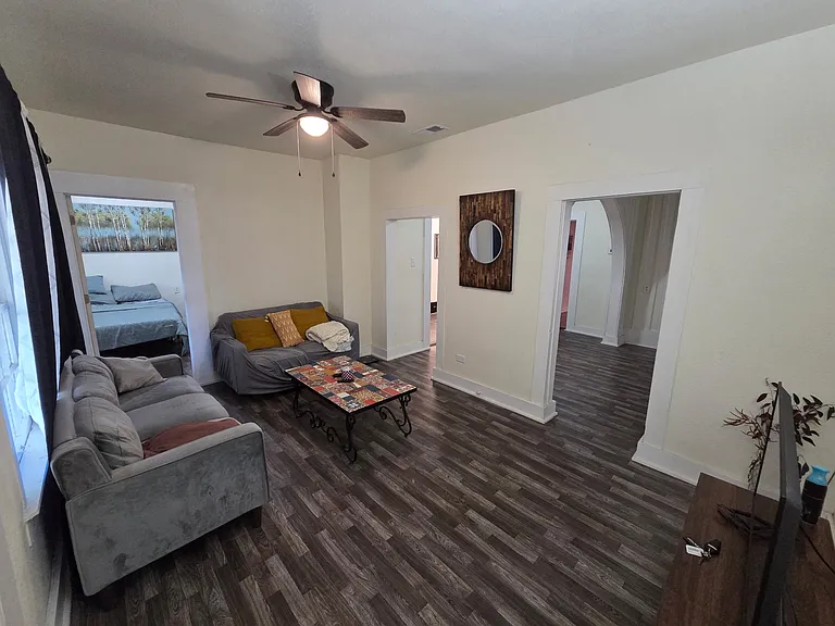 802 E Crawford St — Photo 7