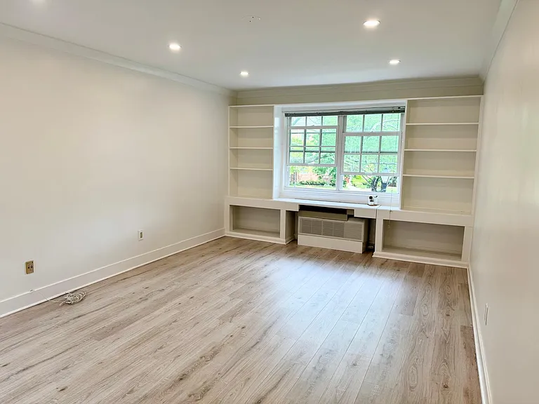 1718 W Abingdon Dr #202 — Photo 5